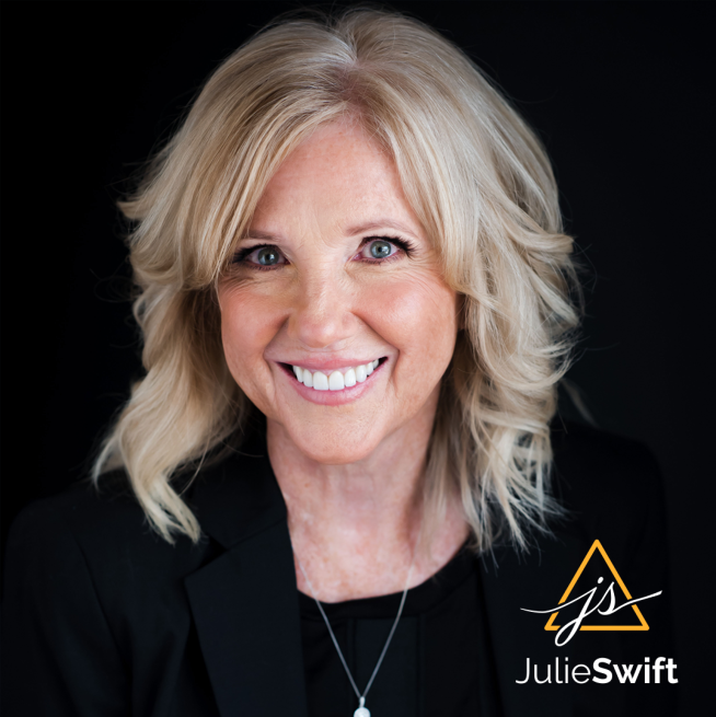 Julie Swift Headshot